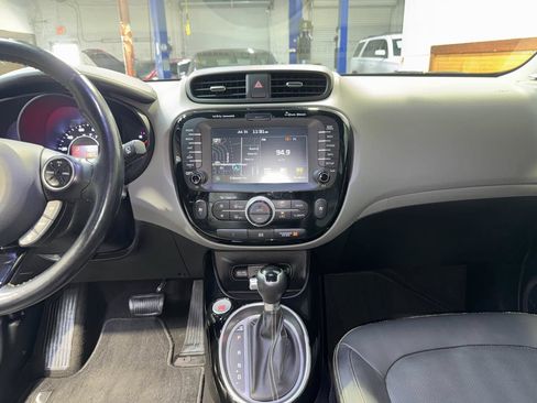 Used 2016 Kia Soul + w/ Primo Package FWD image 21