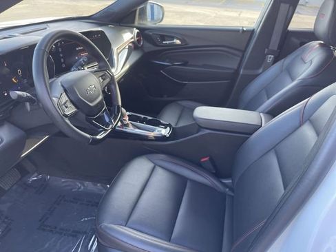 Used 2024 Chevrolet Trax RS w/ Sunroof Package image 11