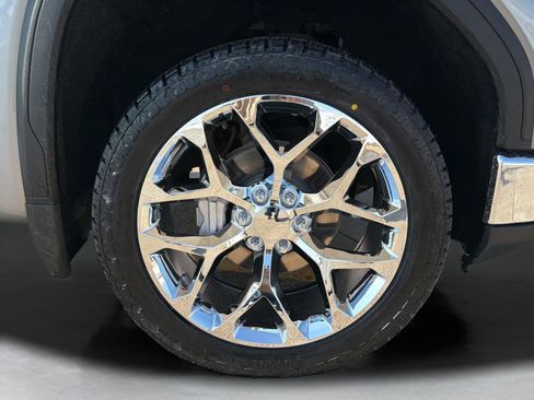 Used 2025 GMC Sierra 1500 SLT image 7