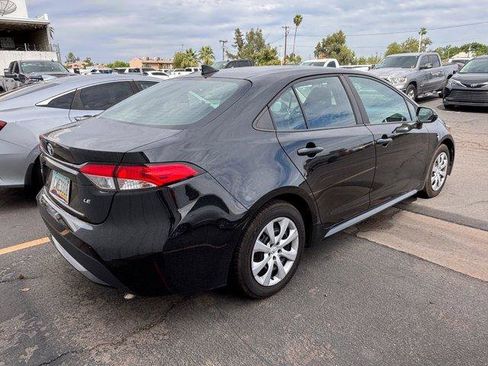 Used 2022 Toyota Corolla LE image 3