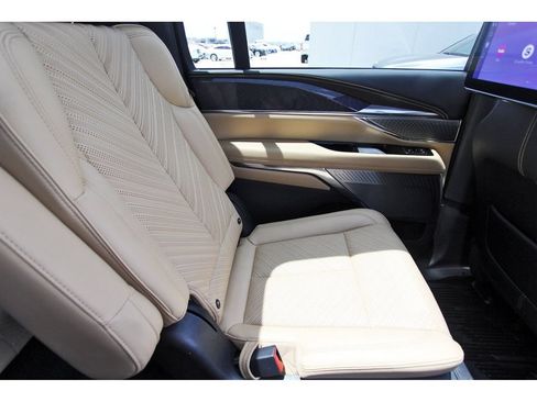 Certified 2026 Cadillac Escalade IQL Luxury AWD/4WD image 11