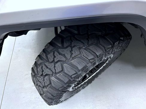 Used 2018 Jeep Wrangler Unlimited Sahara w/ Cold Weather Group AWD/4WD image 23
