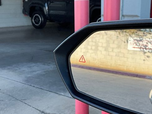 Used 2025 Hyundai Elantra Limited image 20