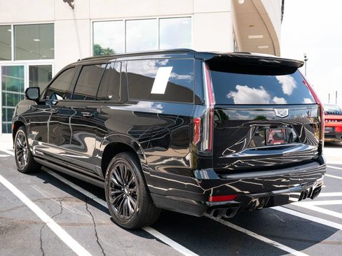 Used 2023 Cadillac Escalade ESV V w/ LPO, ONYX Package AWD/4WD image 18