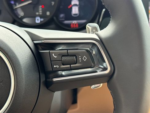 Used 2025 Porsche Macan image 29