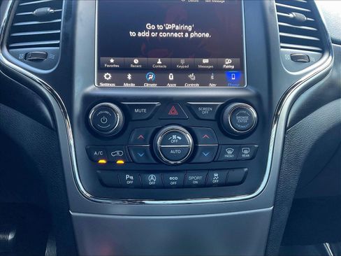 Used 2018 Jeep Grand Cherokee Altitude AWD/4WD image 15