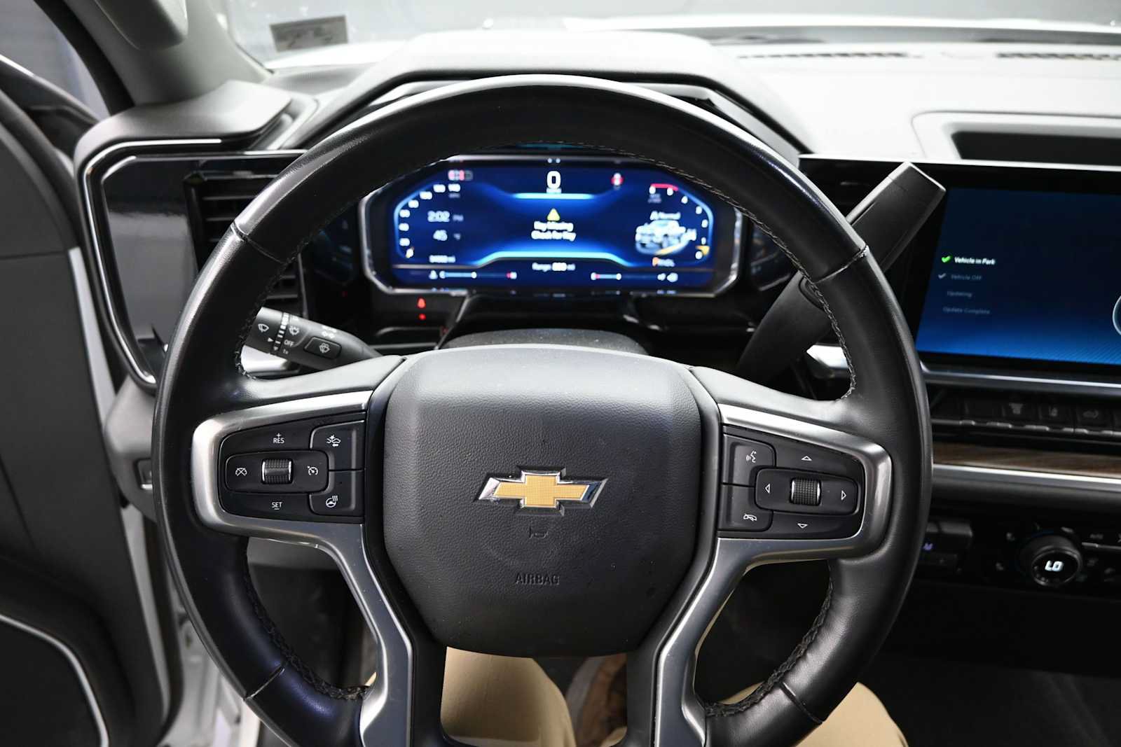 Used 2025 Chevrolet Silverado 2500 LT w/ Convenience Package AWD/4WD image 12