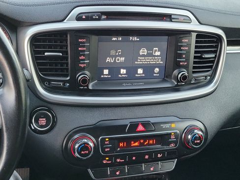 Used 2019 Kia Sorento EX image 11