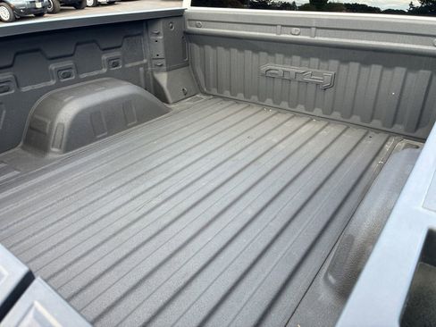 Used 2024 GMC Sierra 1500 AT4 w/ Technology Package AWD/4WD image 10