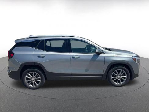 Used 2024 GMC Terrain SLT AWD/4WD image 16