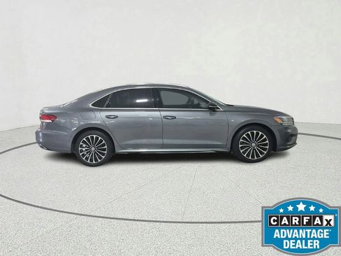 Used 2022 Volkswagen Passat 2.0T FWD image 6