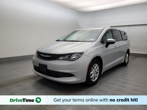 Used 2022 Chrysler Voyager LX FWD image 1