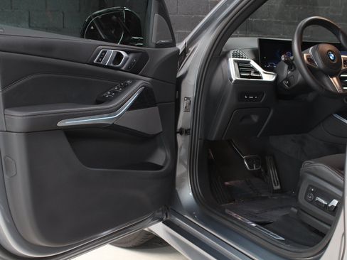 Used 2025 BMW X5 sDrive40i w/ M Sport Package RWD image 24