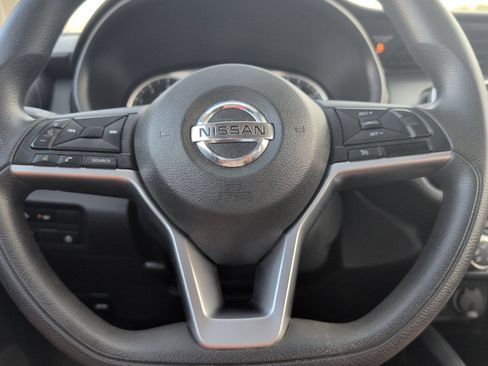 Used 2021 Nissan Kicks S FWD image 13
