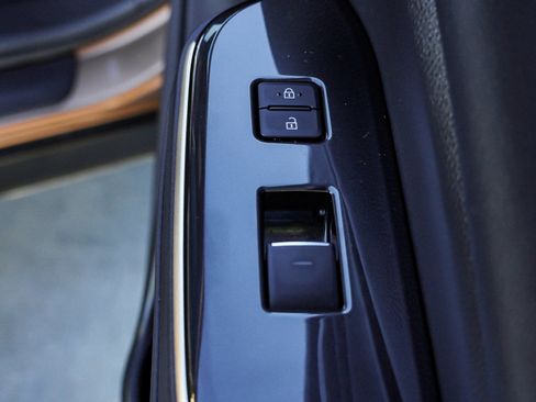 Certified 2025 Toyota Crown Signia image 29