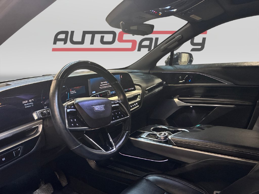 Used 2025 Cadillac Lyriq Luxury AWD/4WD image 10