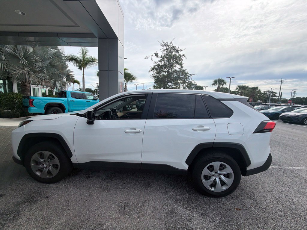 Used 2023 Toyota RAV4 LE FWD image 4