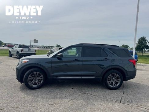 Used 2022 Ford Explorer XLT w/ Equipment Group 202A AWD/4WD image 9