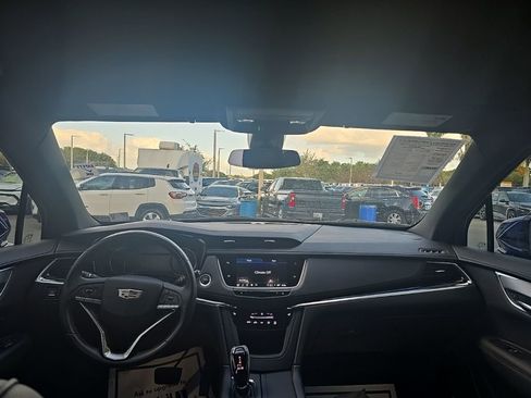Certified 2023 Cadillac XT6 Luxury image 7