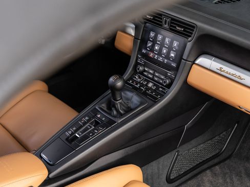 Used 2019 Porsche 911 Speedster RWD image 52