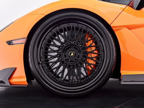 Used 2025 Lamborghini Revuelto AWD/4WD image 3
