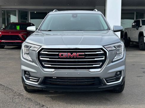 Used 2024 GMC Terrain SLT image 2