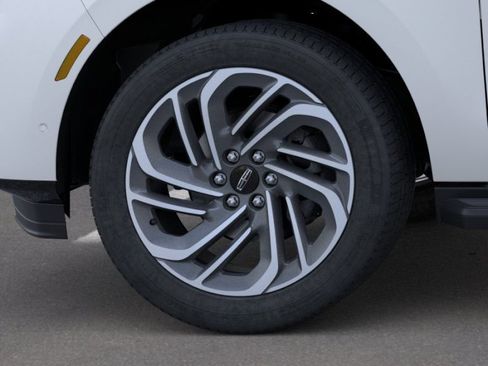 New 2026 Lincoln Navigator L Premier AWD/4WD image 19