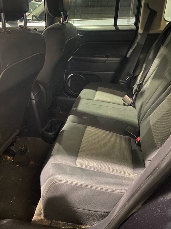 Used 2014 Jeep Patriot Latitude AWD/4WD image 9