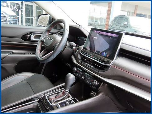 Used 2022 Jeep Compass Trailhawk w/ Trailhawk Elite Group image 8