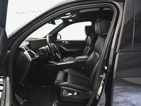 Used 2023 BMW X7 xDrive40i w/ M Sport Package image 31