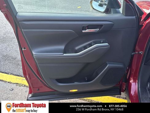 Certified 2021 Toyota Highlander XLE image 15