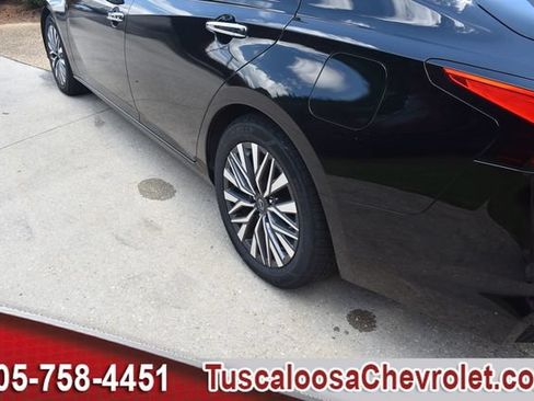 Used 2024 Nissan Altima 2.5 SV FWD image 14