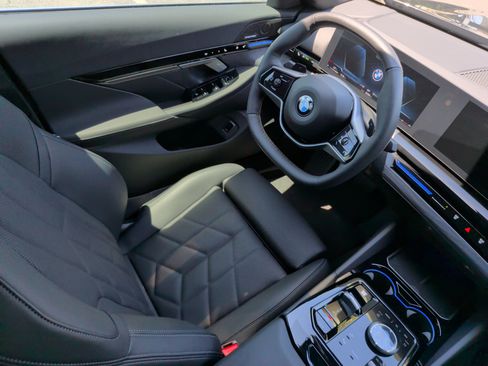Used 2026 BMW 530i w/ Convenience Package RWD image 34