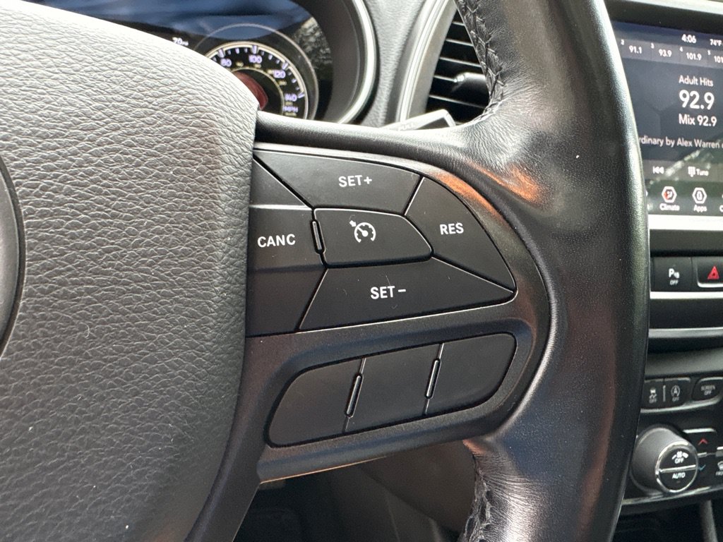 Used 2020 Jeep Cherokee Trailhawk AWD/4WD image 22
