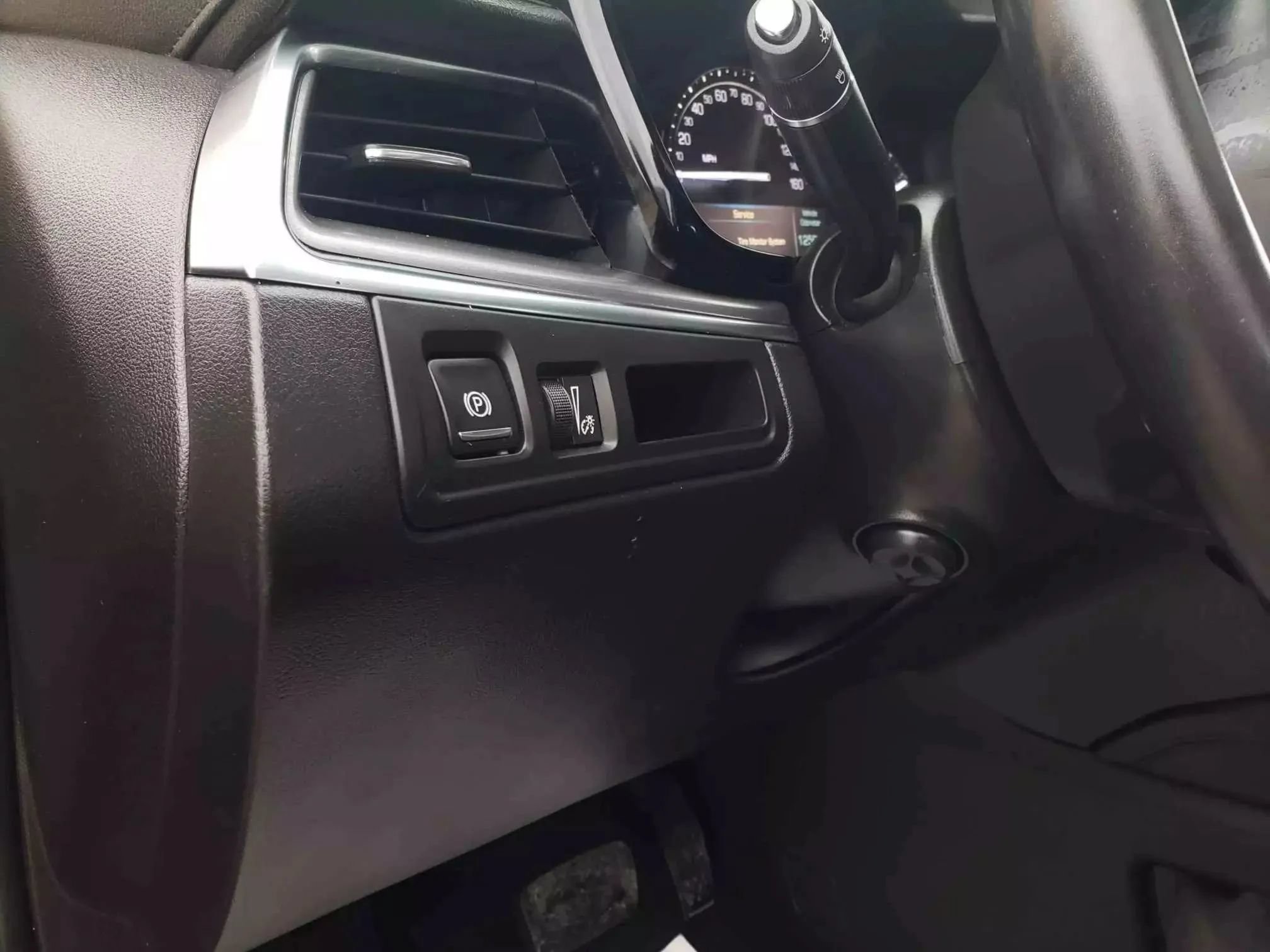 Used 2018 Cadillac XT5 Premium Luxury FWD image 13