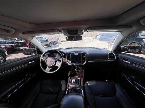 Used 2016 Chrysler 300 C image 12