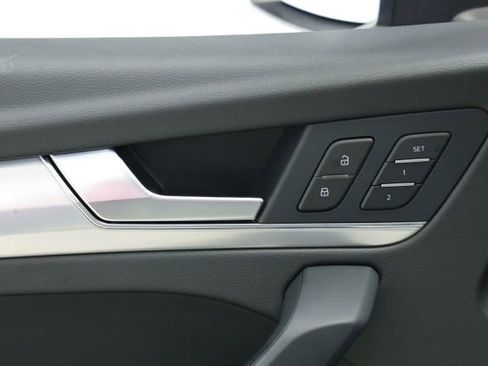 Used 2025 Audi Q5 2.0T Premium image 31