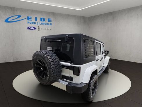 Used 2015 Jeep Wrangler Unlimited Sahara w/ Connectivity Group AWD/4WD image 10