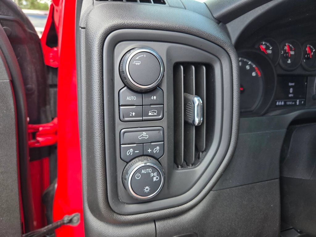Used 2024 Chevrolet Silverado 1500 Custom AWD/4WD image 25