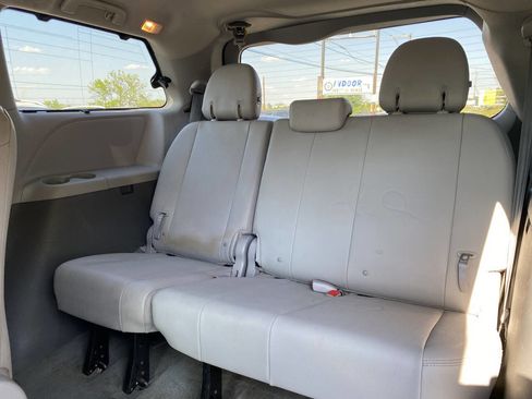 Used 2016 Toyota Sienna XLE w/ XLE Navigation Package AWD/4WD image 15