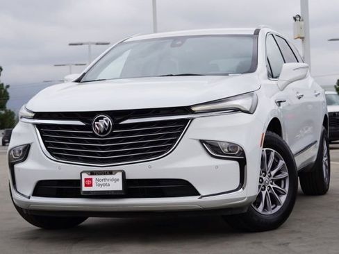 Used 2023 Buick Enclave Essence image 3