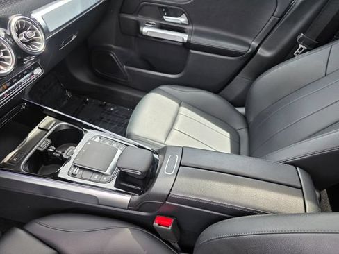 Used 2022 Mercedes-Benz GLB 250 4MATIC image 28