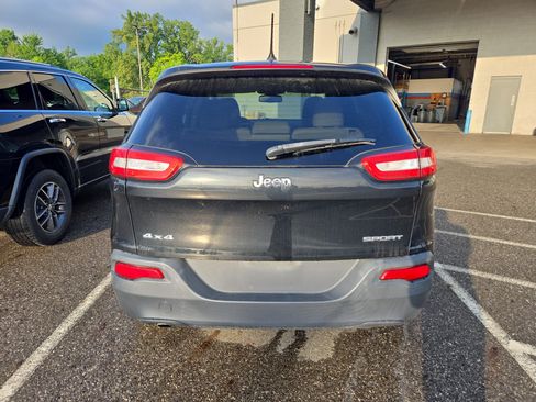 Used 2017 Jeep Cherokee Sport AWD/4WD image 6