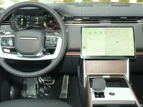 New 2026 Land Rover Range Rover SE image 14