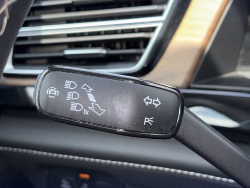 Used 2025 Volkswagen Atlas SE FWD image 9