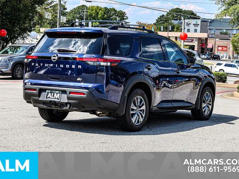 Used 2024 Nissan Pathfinder SV w/ SV Premium Package image 6