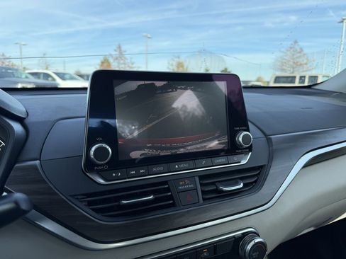 Used 2023 Nissan Altima 2.5 SV image 17