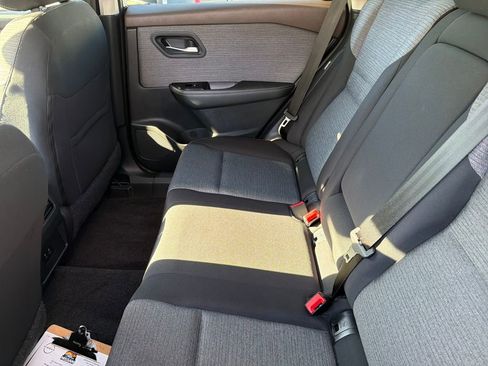 Used 2023 Nissan Rogue SV image 32