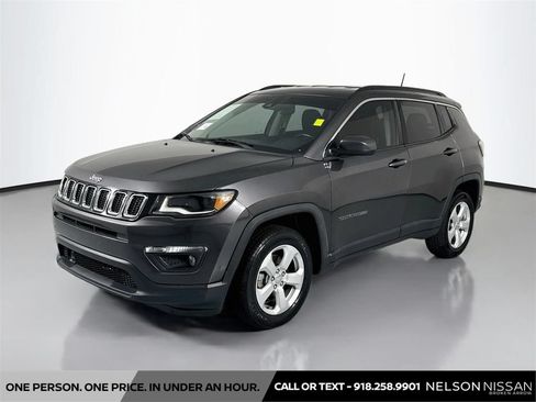 Used 2018 Jeep Compass Latitude w/ Popular Equipment Group AWD/4WD image 1