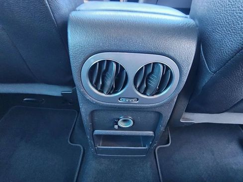 Used 2012 Volkswagen Tiguan SE FWD image 15